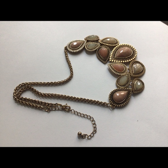 Teardrop bib necklace in Peach and Olive - Picture 2 of 6